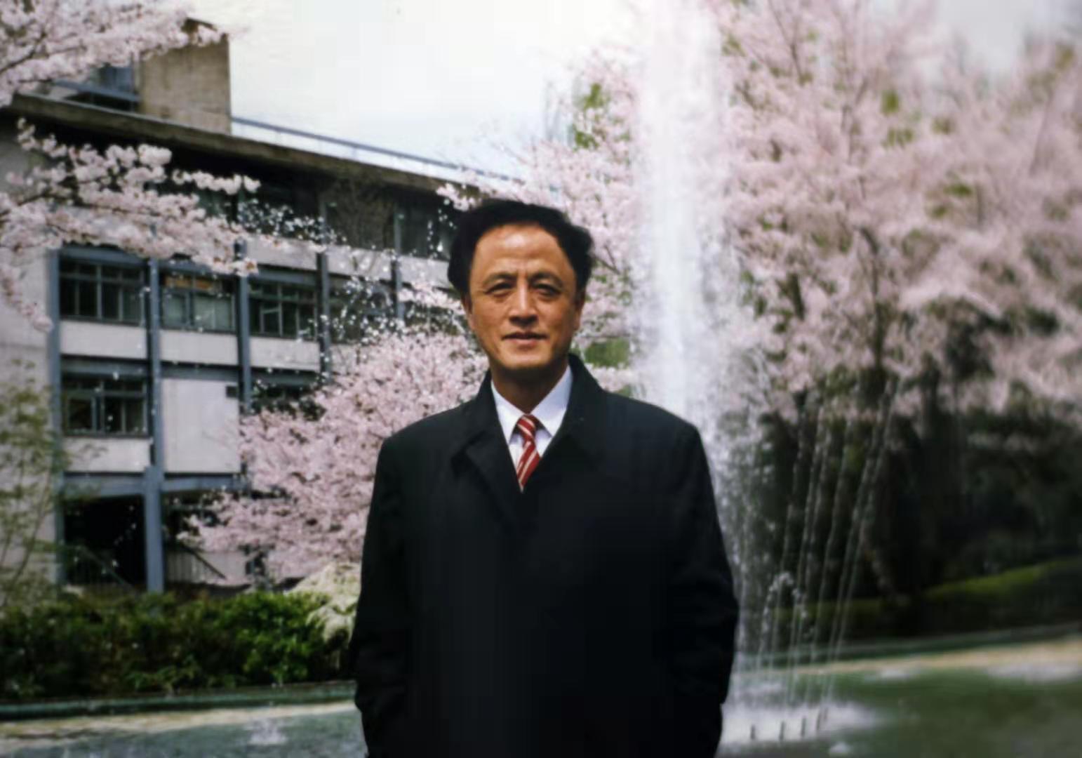 㩼