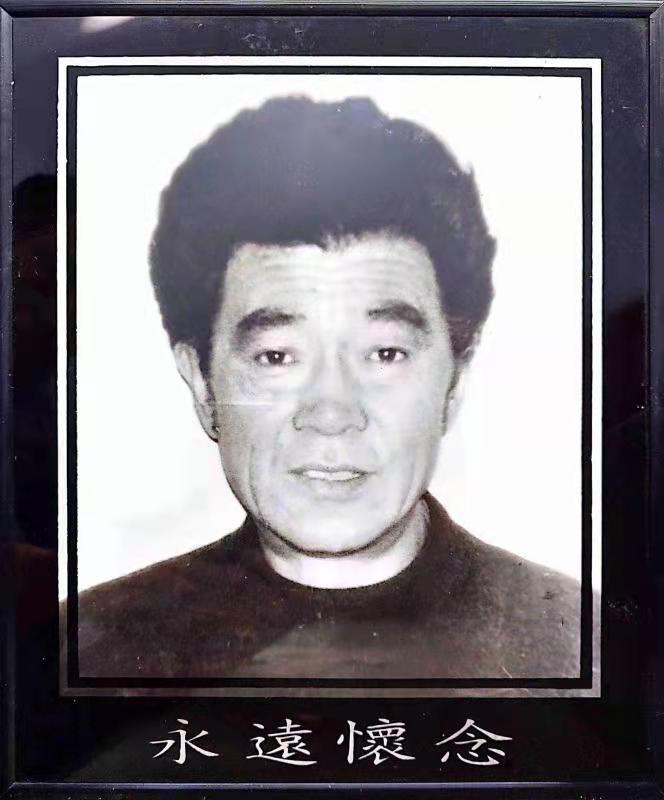 쮼