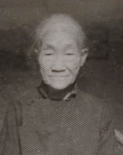 ½