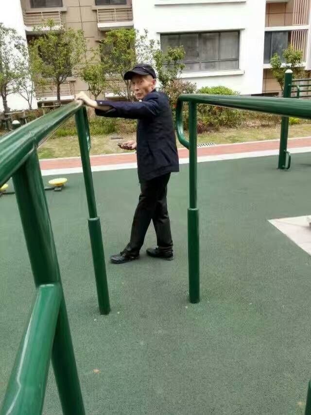 ¼